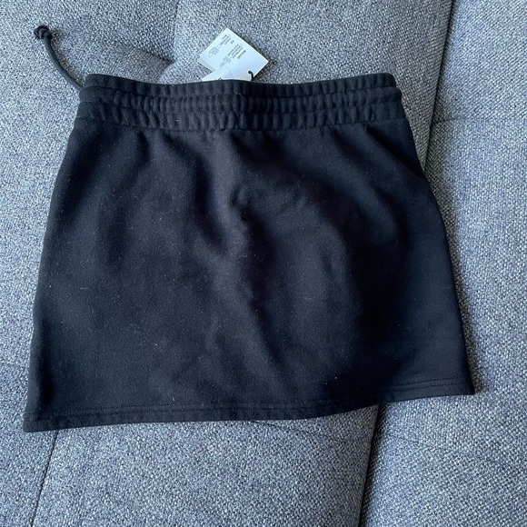 Aritzia TNA mini fleece skirt - Picture 2 of 5